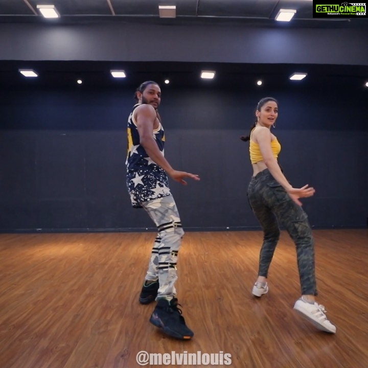 Zoya Afroz Instagram - Ghungroo toot gaye 💛💃🏻 feat. @zoyaafroz @melvinlouis . . . . #dance #ghungrootootgaye #dancevideos #melvinlouis #zoyaafroz Mumbai, Maharashtra