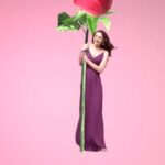 Zoya Afroz Instagram - Dress to impress on your date night! Meet Zoya Afroz - Your new fashion stylist! #flipcartfashion @flipkart @firstpost @zoyaafroz @rashmi.singhh @makeupbyjanak @reelsanddreams #fashion #datenight #cutedress #fashioninspiration #dressingstyle