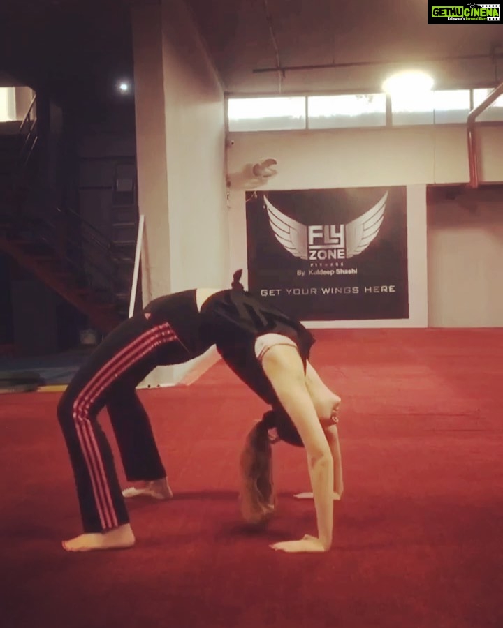 Zoya Afroz Instagram - Peace of mind 🧘♀️🙏🏻☀️ #InternationalYogaDay