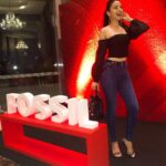 Zoya Afroz Instagram – The brand new Limited Edition #FossilxVarun Curator Series watch is here and they have teamed up with @magic.bus to benefit the lives of many children.
#MakeTimeForGood @fossil The St. Regis Mumbai