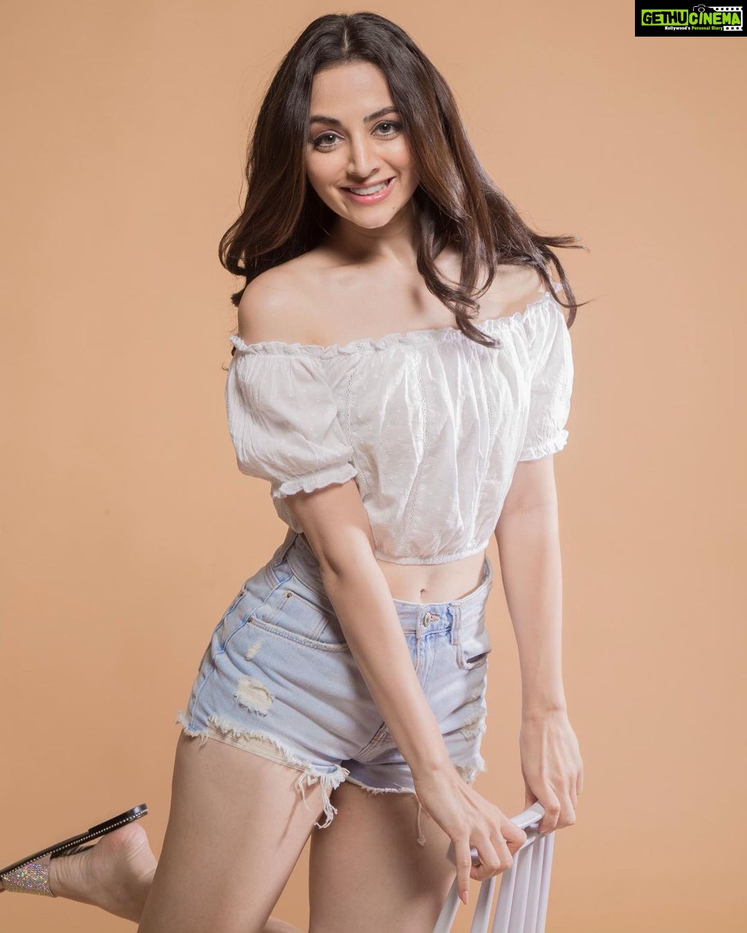 Zoya Afroz Instagram - Sunday vibes 😁 . . . . #sunday #sundayvibes #instalife #fashion #cuteandchic #casualoutfit #fashioninspiration #fashionbloggerindia Mumbai, Maharashtra