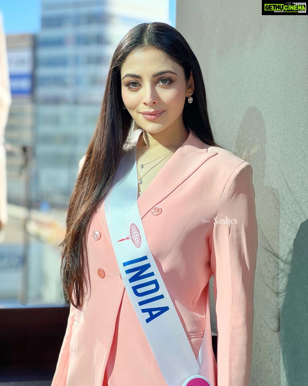 Zoya Afroz Instagram - You only have one life to live, make sure it’s yours✨ ——Day 10—— Living my dream in Tokyo, Japan at @missinternationalofficial #missparis