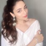 Zoya Afroz Instagram – Silently judging you 😂✌🏻 P.S. wearing @swishbossofficial