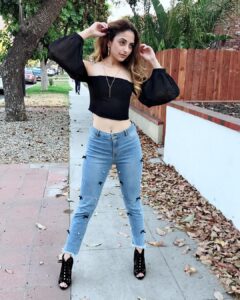 Zoya Afroz Instagram -
