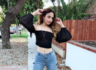 Zoya Afroz Instagram -