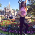 Zoya Afroz Instagram – #disneyland #california #losangeles #bestdayever #yassss #instagood #whatalovelyplacetobe Disneyland, Los Angeles, California