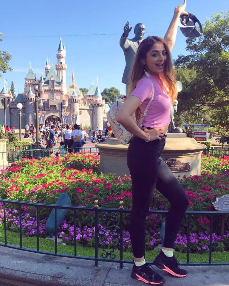 Zoya Afroz Instagram - #disneyland #california #losangeles #bestdayever #yassss #instagood #whatalovelyplacetobe Disneyland, Los Angeles, California