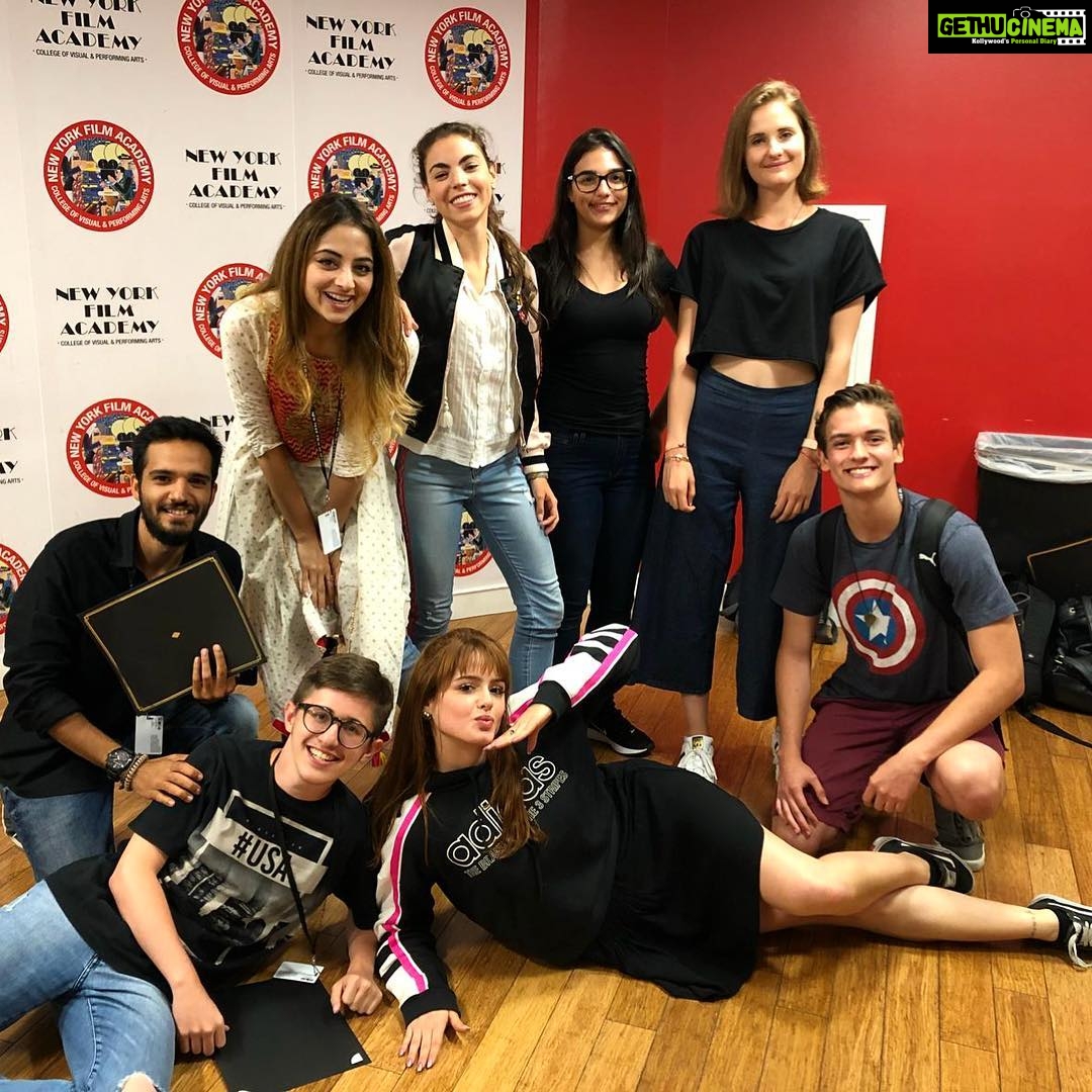 Zoya Afroz Instagram - Class of 2018! 🎥🎞🎓 #graduation #nyfa #losangeles #graduationday🎓 #newyorkfilmacademy #bestdays #beautifulpeoplewithbeautifulminds New York Film Academy - Los Angeles, California
