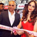 Zoya Afroz Instagram – Jashn store launches are always fun! 🌺 .
.
#storelauch #jashn @jashnonline