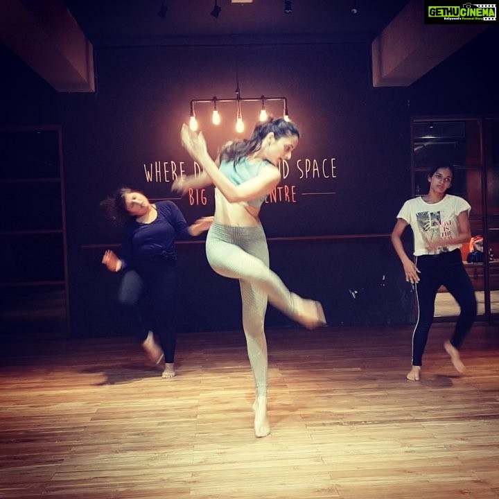 Zoya Afroz Instagram - #danceisawayoflife #jazz #chreography #hayerama #instagood #instacool Chreography by the amazing @svetanakanwar