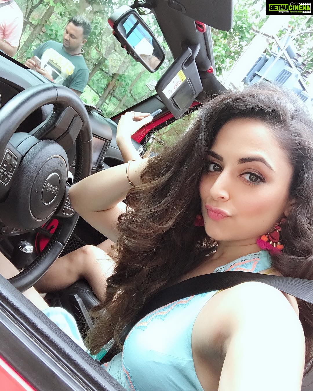 Zoya Afroz Instagram - Shoot life 🎥 #worklikevacation #workcation #ad #tvcommercial #traveldiaries #goa #instagood #lovingit Goa