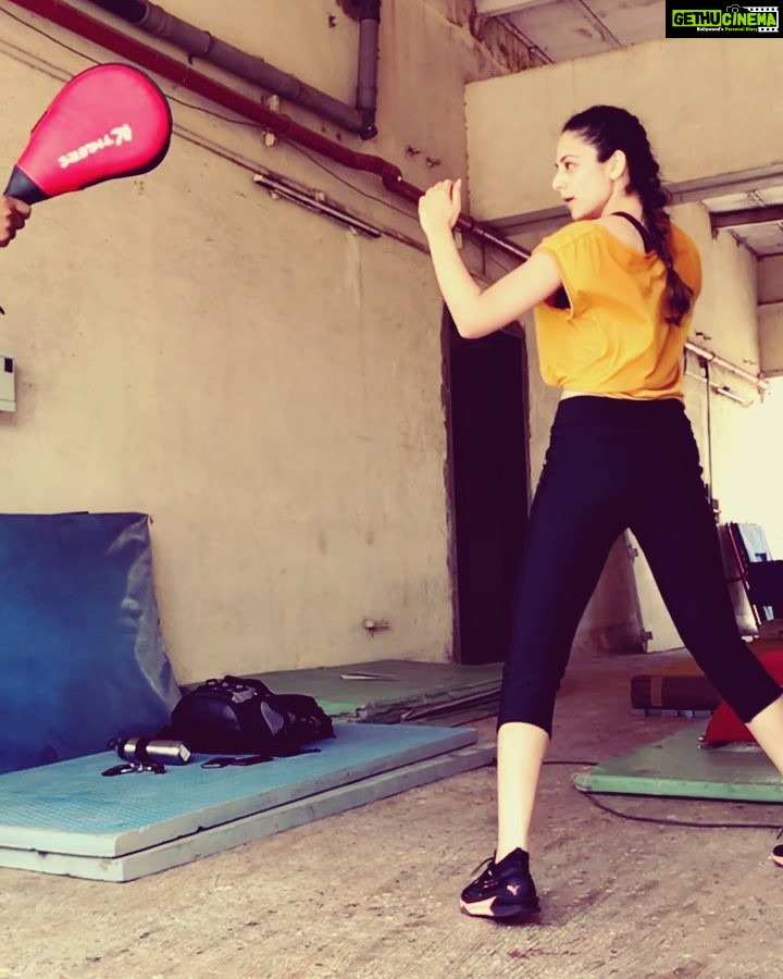 Zoya Afroz Instagram - #humfittohindiafit Challenge accepted @themustafab !!!!! #kickboxing #kickboxinggirl #fitness #goals #instagood 👊🏻