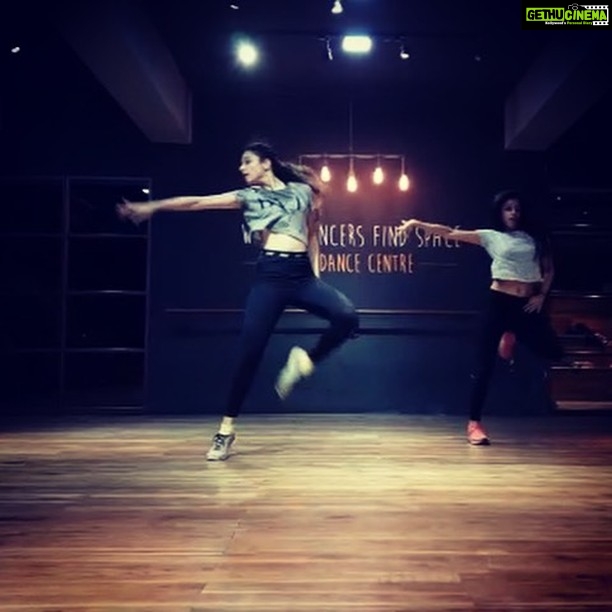 Zoya Afroz Instagram - Donβt follow me home.. DONT π³ #faded ππ #jazzzzzz #dance #love #jazz #instagood #bestoftheday #dancelikenooneiswatching #zoyaafroz @svetanakanwar β€οΈ