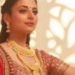 Zoya Afroz Instagram - Super fun jwellery shoot! But I have to admit it’s not easy being three different brides in one single day but totally worth the amazing shots we got! We did 3 different bride looks plus other looks within 6hrs with every detail including mehendi on the hands and feet, super heavy jwellery pieces and an even heavier lehenga. Hufff!!! All worth it though! P.S. Photoshoot’s ain’t easy.. but sure lotta fun 🎈🌟💛 #jwellery #shoot #Indian #indianwedding #lehenga #bride @bhawanavermaofficial