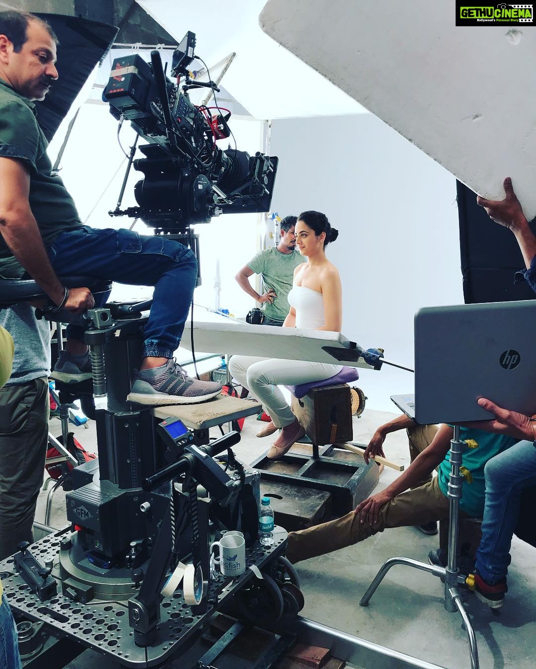 Zoya Afroz Instagram - 🎥 #behindthescenes #shootmode #VLCC #ad #campaign #thatshowweroll #beautyshoot #cameralove