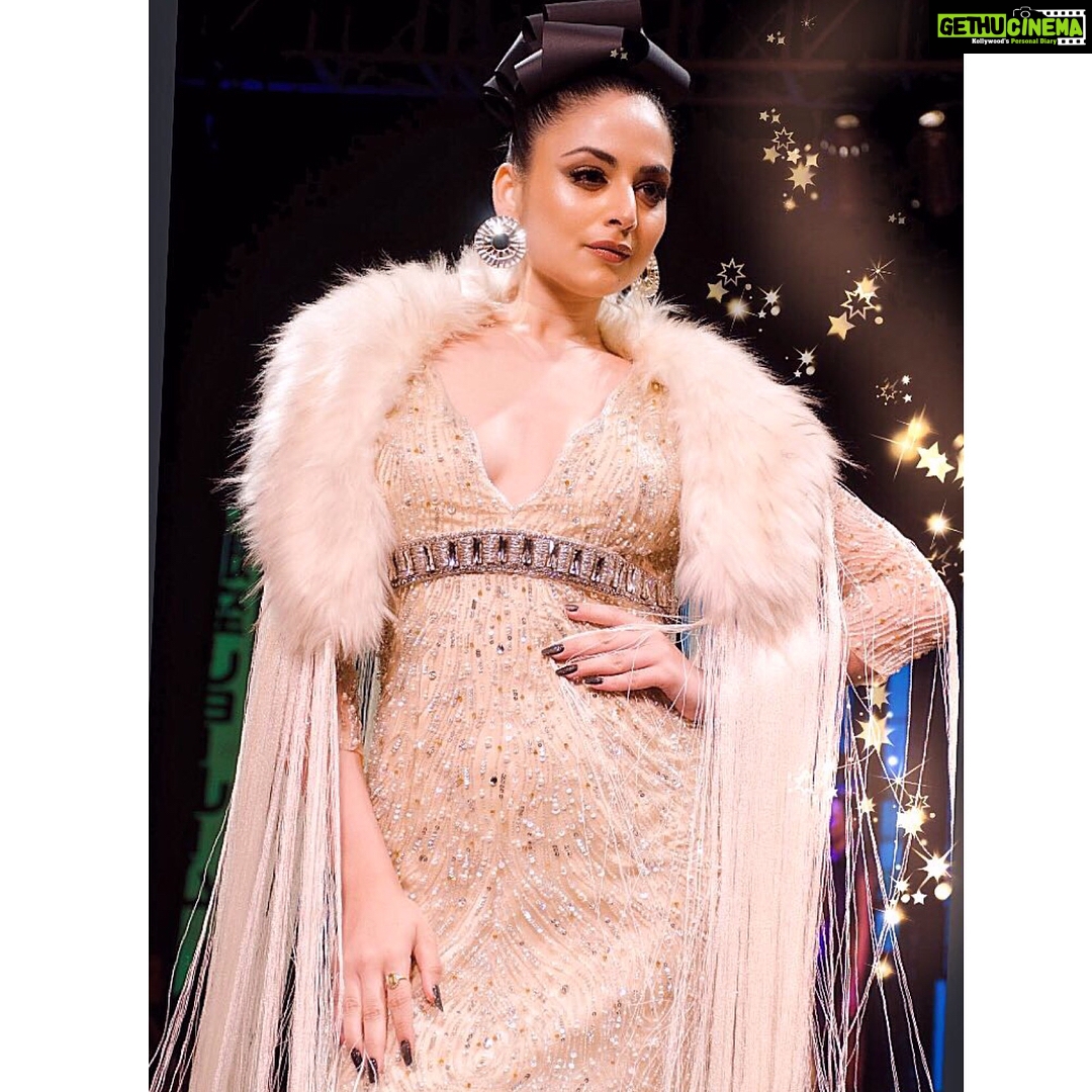 Zoya Afroz Instagram - How much I love @priakataariapuri and her gowns π And to be her Showstopper β¨ππ»ββοΈ #itsraininggold #showstopper #fabulousgown #diva #missindia #banglorefashionweek #timesfashionweek