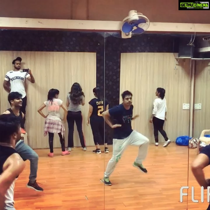 Zoya Afroz Instagram - #dance #rehersals #bollywood #aashiqsurrenderhua #lovefordance