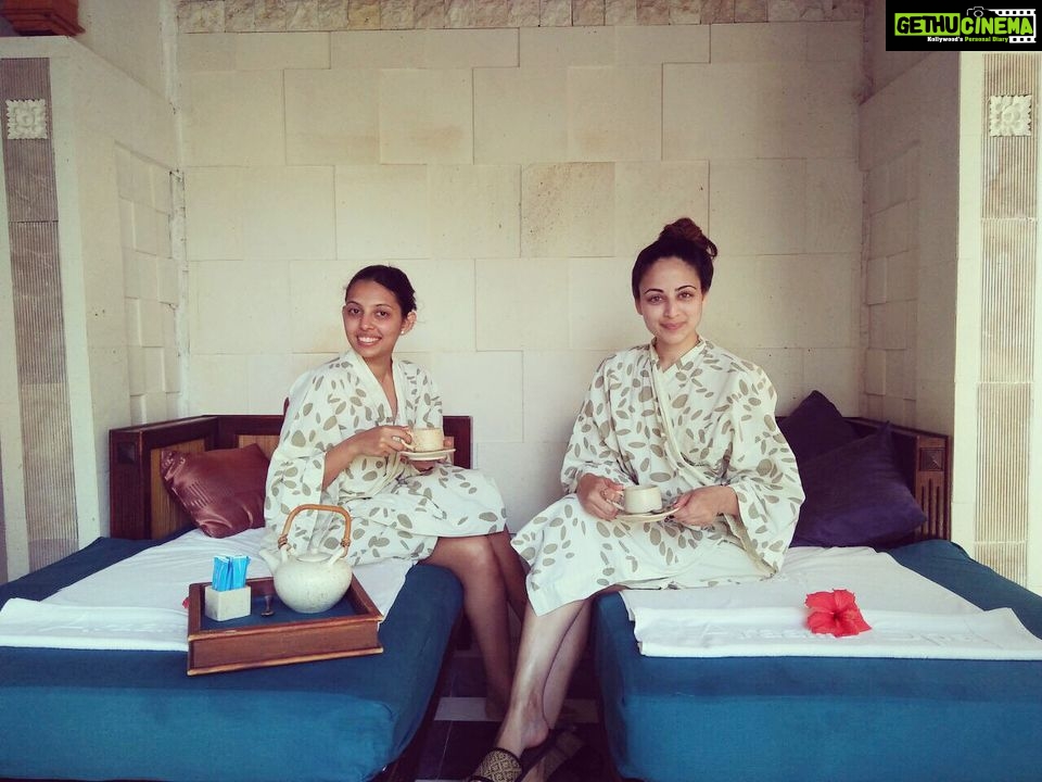 Zoya Afroz Instagram - Spa time 🌺 #spatimewithbestie #maldives #traveldiaries #welcometothegoodlife #bliss #happiness #sharedlaughs #wealwaysfindwaystolaugh