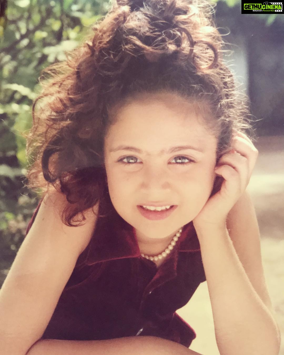 Zoya Afroz Instagram - Being a diva since like.. Forever ✨💁🏻😂 #happychildrensday #diva #oldmemories #alwaysstylish P.S. thanks momma for dressing me so sassy 😉