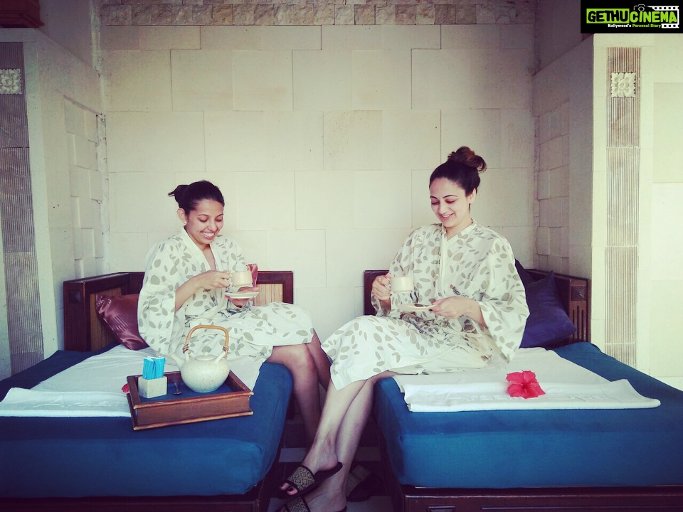 Zoya Afroz Instagram - Spa time 🌺 #spatimewithbestie #maldives #traveldiaries #welcometothegoodlife #bliss #happiness #sharedlaughs #wealwaysfindwaystolaugh