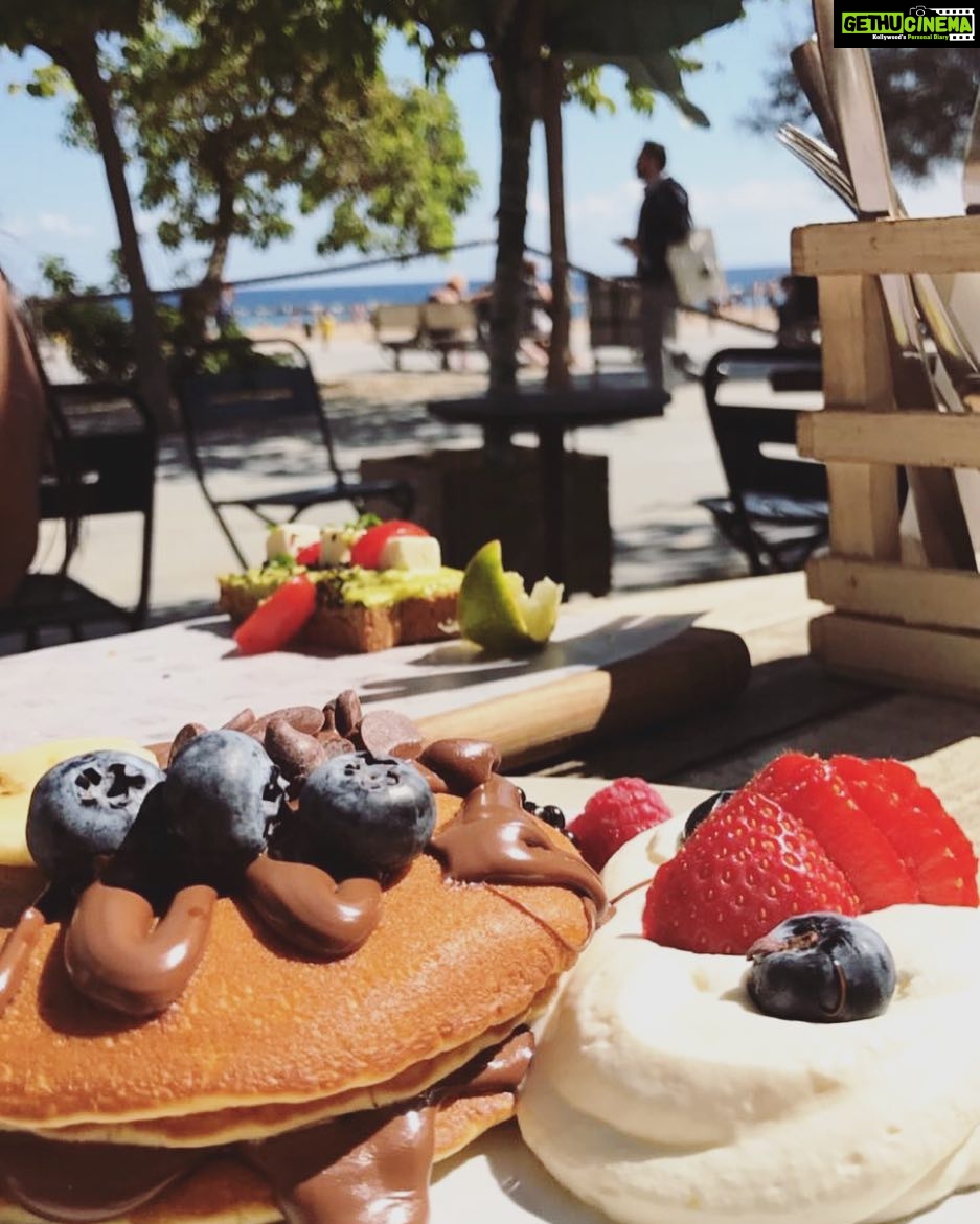 Zoya Afroz Instagram - Beaches and pancakes! I can stay here forever !!! #barcelona #spain #lovinglife #yummy Spain Barcelona