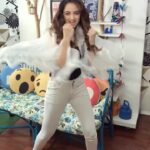 Zoya Afroz Instagram - Don't mess with me 👊🏻👊🏻👊🏻 Cuz my punch will fly over your head and probably never hit you 🤣🤣🤣🙈🙈 Facebook Mumbai Office