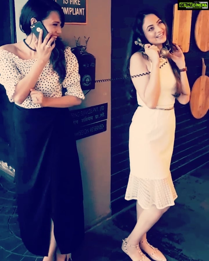 Zoya Afroz Instagram - When your bff calls you 😋 #tringtring #alwayshappy #shareeverything #natakcompany