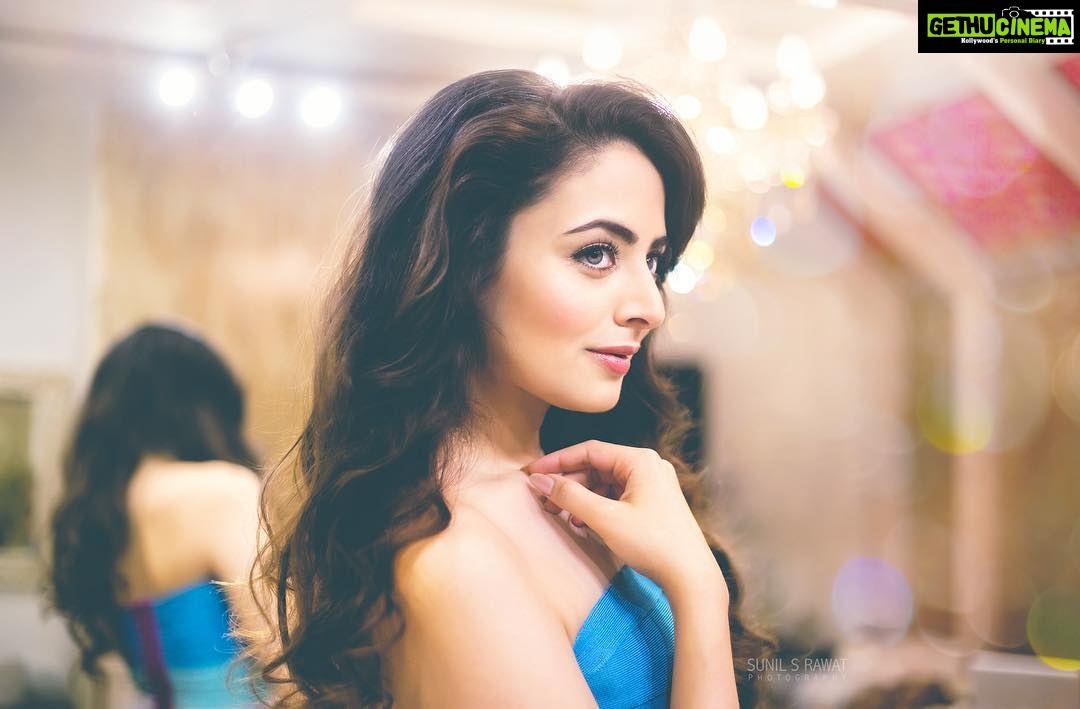 Zoya Afroz Instagram - Sometimes the heart sees what is invisible to the eyes.. 💛✨