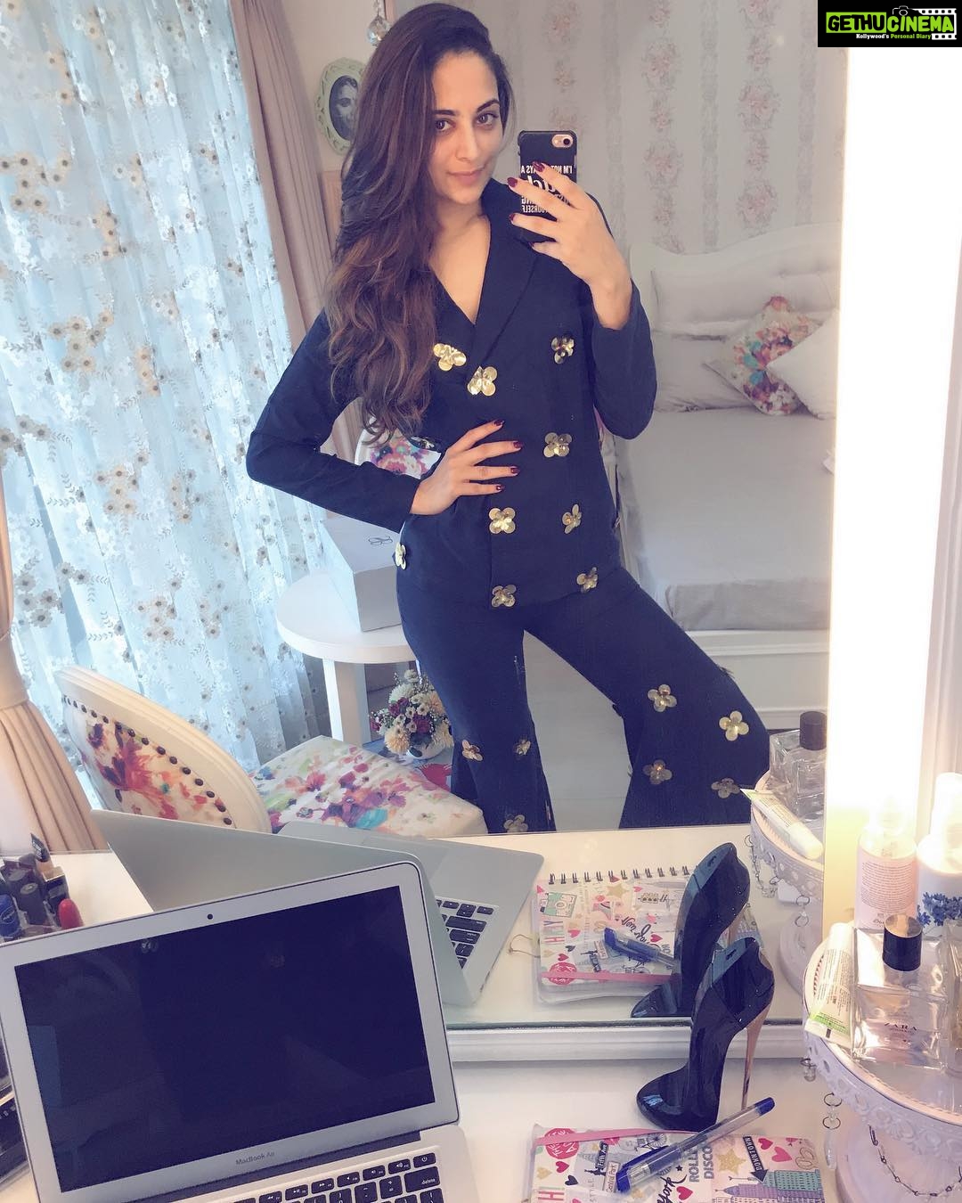 Zoya Afroz Instagram - Trying out the Denim collection by @swishbossofficial So soo proud of you @theswishbrowse Go check out the cool stuff launching tomorrow!