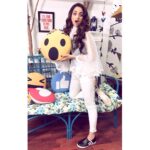Zoya Afroz Instagram - Whatttt!!! Only 2 days to go!!! 😯😯😯😯😯😯😯 #SweetieeWedsNRI #2ndJune This cute White shirt by @gulatihardika nacklace by @opa_signature_accessories Facebook Mumbai Office
