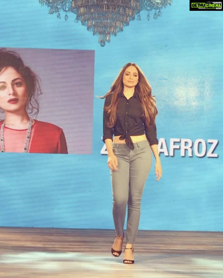 Zoya Afroz Instagram - Cake by the ocean🎶 #brandambassador #nexap1powerboat #race #fashionshow #missindia #rampwalk #swag