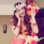 Zoya Afroz Instagram - #candid #mereyaarkishaadi #flowertiara