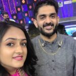 Harika Narayan Instagram - Watching him singing live with his band is one of the best moments happened to me in recent times. Thank you @sidsriram for coming all the way to our zee saregamapa, performing live for us, inspiring us and spreading love ❤ #fangirlmoment #grateful