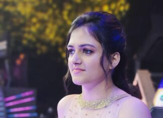 Harika Narayan Instagram - Simplicity with a smile, do you need any other ornament? 💫❤ . . . Not to forget my super stylist and designer @mounagummadi from @hilodesign.co You are the BEST❤