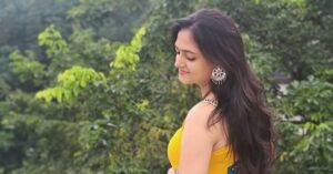 Harika Narayan Instagram - When the weather is in harmony with you💕💫
.
.
.
PC : @yash_1th_ can't believe you clicked these pictures😝
Earrings : @inara_jewels 🤍