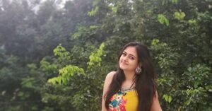 Harika Narayan Instagram - When the weather is in harmony with you💕💫
.
.
.
PC : @yash_1th_ can't believe you clicked these pictures😝
Earrings : @inara_jewels 🤍