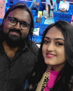 Harika Narayan Instagram - Watching him singing live with his band is one of the best moments happened to me in recent times. Thank you @sidsriram for coming all the way to our zee saregamapa, performing live for us, inspiring us and spreading love ❤ #fangirlmoment #grateful