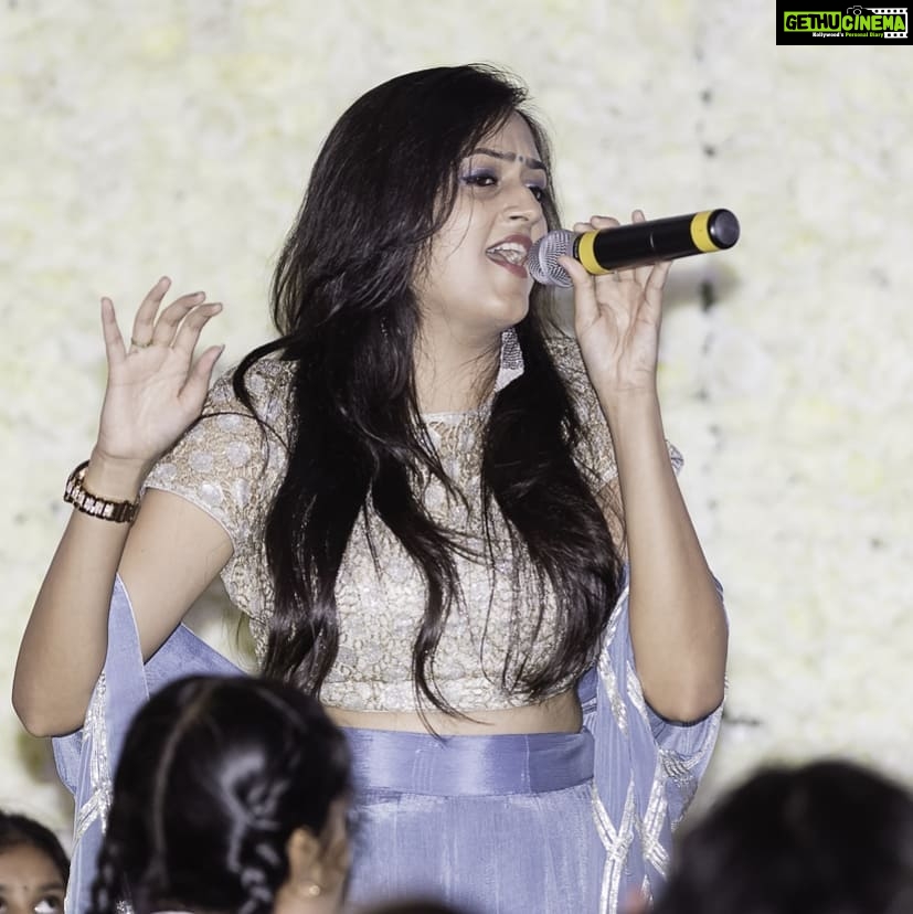 Harika Narayan Instagram - When I just forget the world and be myself at my happy place doing what I love the most♥️ Forever grateful😇 . . Thanks to @passionreelsevents for capturing such beautiful moments #singerbypassion #gratefulthankfulblessed #stagelove #forgettingtheworld #harikanarayan