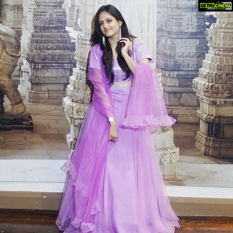 Harika Narayan Instagram - Had an amazing time performing at Manchester ♥️💫 Thank you for this beautiful outfit @mounagummadi. And thank you @iamkalpika my saviour ♥️ Label : @hilodesign.co Designer : @mounagummadi Manchester, United Kingdom