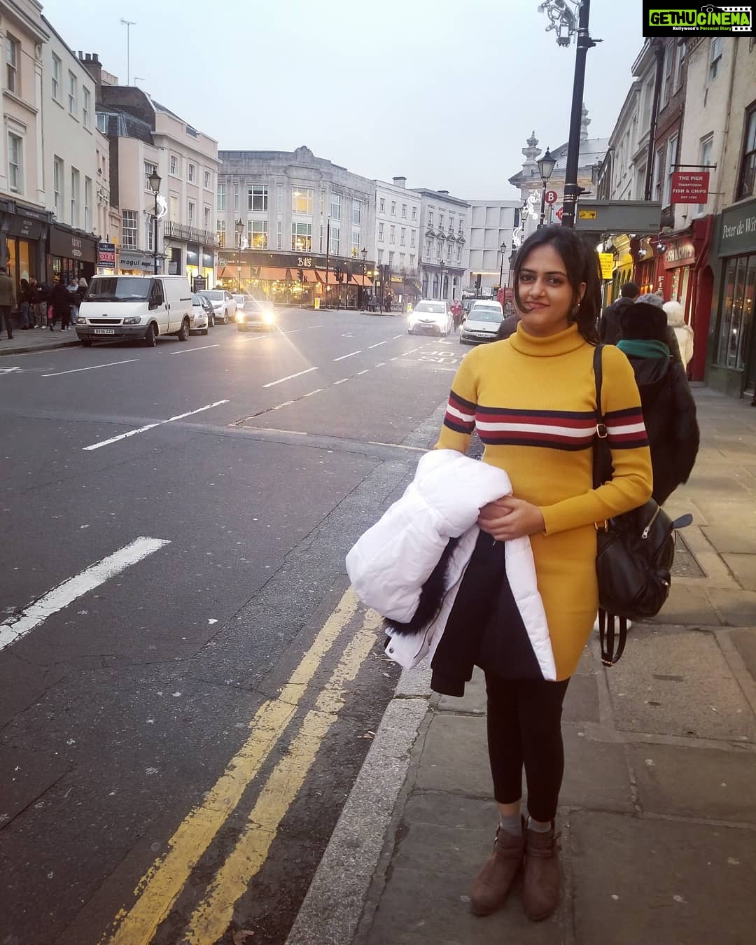 Harika Narayan Instagram - Happening new year🖤💫 . . . #london🇬🇧 #londondiaries #happytime #harikanarayantravels #2020 #newyearfeelsperfect Greenwich, London
