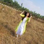 Harika Narayan Instagram – Sunshine 🌞💫💚
.
.
.
.
.
@yash_1th_ 
#happypose #sunnyday #dadanddaughter #seekinggrowth #grateful #happylife