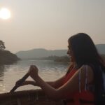 Harika Narayan Instagram - Bright as sunshine. The Sky is bracing.✌ #nofilter #happysoul #Hogenakkal #joy #sunset PC @sharadruthiakula ❤