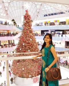 Harika Narayan Instagram - Merry Christmas 🎄🎄🎄 [ meri TRADITIONAL waali Christmas 😅😜🤣] #post_show_picture #galleriamall ❤💚