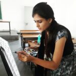 Harika Narayan Instagram - When boredom strikes, painting feels 😉😜🙈 #college_diaries #classes_free #fun 😁 P.c : @kapilreddy55 E.c : @divya_dekate