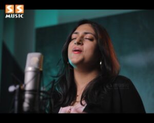 Harika Narayan Instagram - 💥 Screen-ல Thalapathy வரும்போது Blast தான் ..! - Harika Narayan Exclusive | Thee Thalapathy, Varisu

@harika_narayan 

#varisu #TheeThalapathy #ssmusic #harikanarayan #vijay
