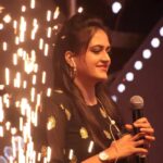 Harika Narayan Instagram – To one amazing evening🖤🎤
.
.
.
.
PC : @heartfeltphotographyhyd 
#harikanarayan #stage #love #playbacksinger #performer #grateful