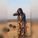 Harika Narayan Instagram - Falling back to retrograde with new spirit💫💛 . . . PC : @vedalahemachandra 💫 #khimsar #sanddunes #jodhpur #diaries #travellingforwork #traveldiaries Rajasthan, India