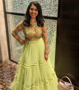 Haripriya Instagram - Had a great time performing at rang de audio launch ! Best wishes to the team . 💚💛 thank you @pragnyareddydesignerstudio for the lovely dress ❤️