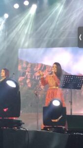 Haripriya Instagram - Chinna chinna aasai ! 

#tb to a memorable show happened in chennai a year ago ❤️ @noiseandgrains #roja #arr #haripriya #concert