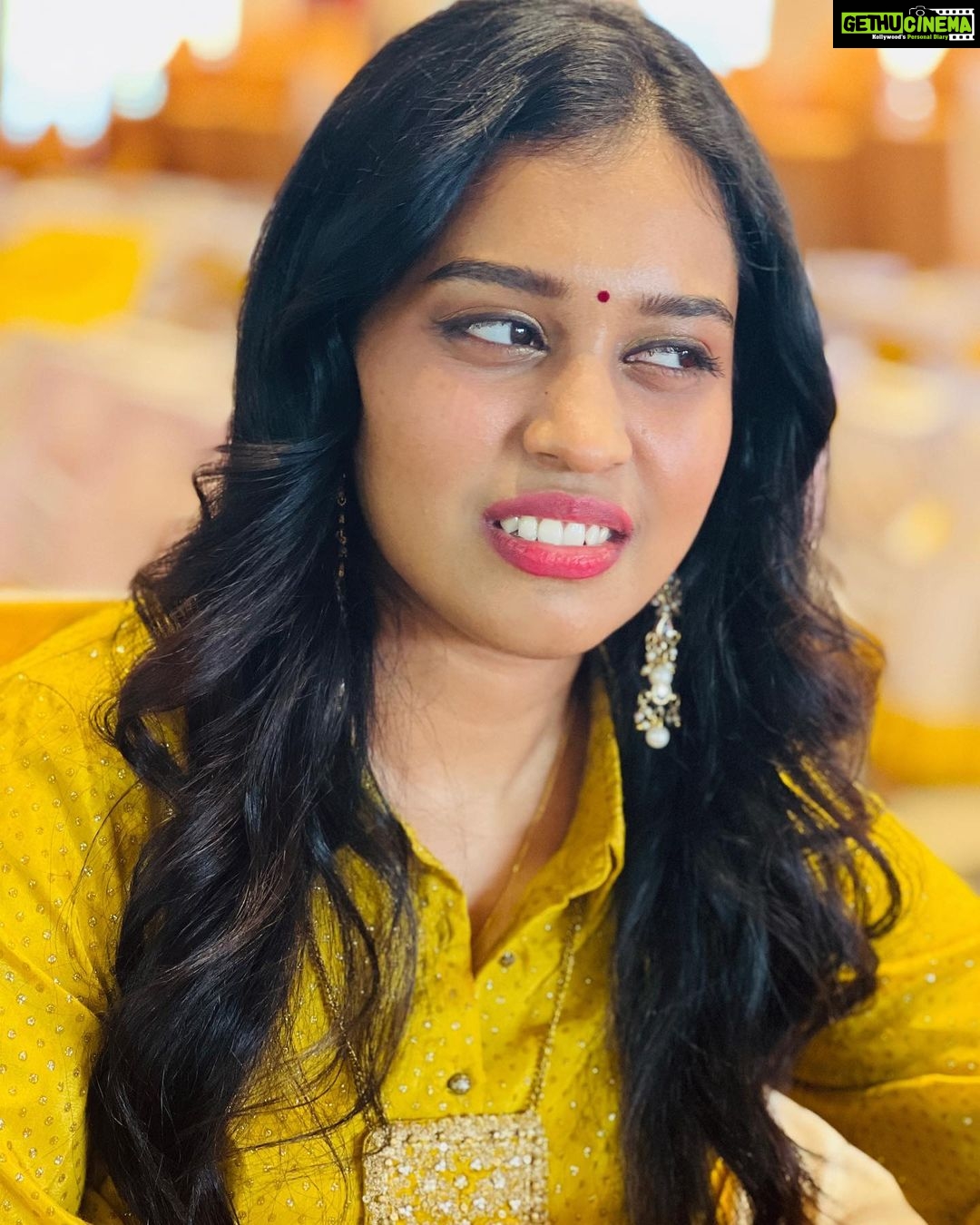 Haripriya Instagram - 😁😌😆👀😒 . . . Re-posting cozzzz ya girll messy 🥲 #haripriya #haripriyasinger #mood #clueless #musician #lifesgood Madurai, India